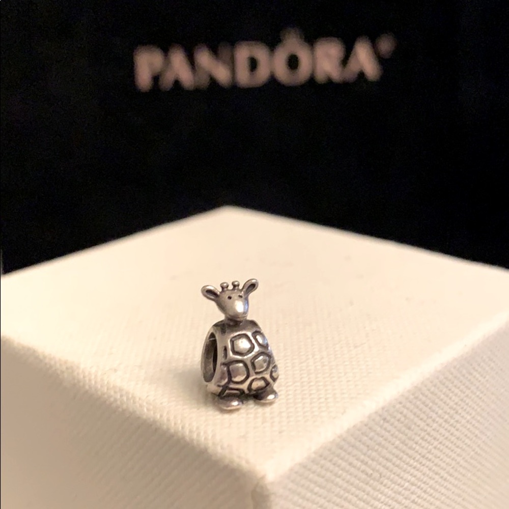 PANDORA 🦒 Giraffe Charm 🦒 so cute!!!